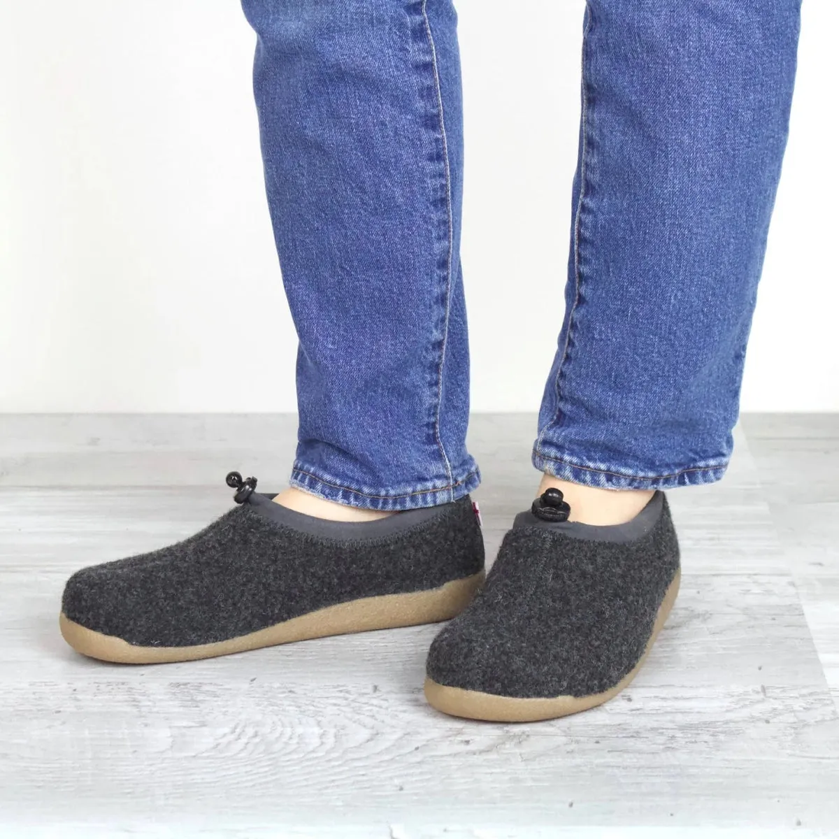 Sanita Stromo Unisex Adjustable Slip On Slippers In Charcoal